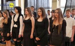 Żegnaj szkoło – zakończenie roku klas ósmych w SP nr 3
