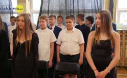 Żegnaj szkoło – zakończenie roku klas ósmych w SP nr 3