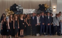 Pożegnań nadszedł czas – ósmoklasiści z SP nr 4 opuścili mury swojej szkoły