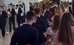 Pożegnań nadszedł czas – ósmoklasiści z SP nr 4 opuścili mury swojej szkoły