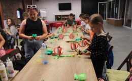 Potrawka z ogonów bobra i miseczki z gliny – pierwsza odsłona „Wakacji w Muzeum”