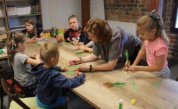 Potrawka z ogonów bobra i miseczki z gliny – pierwsza odsłona „Wakacji w Muzeum”