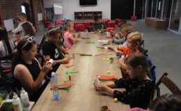 Potrawka z ogonów bobra i miseczki z gliny – pierwsza odsłona „Wakacji w Muzeum”