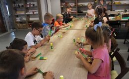 Potrawka z ogonów bobra i miseczki z gliny – pierwsza odsłona „Wakacji w Muzeum”