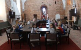 Potrawka z ogonów bobra i miseczki z gliny – pierwsza odsłona „Wakacji w Muzeum”