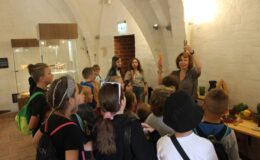 Potrawka z ogonów bobra i miseczki z gliny – pierwsza odsłona „Wakacji w Muzeum”