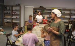 Potrawka z ogonów bobra i miseczki z gliny – pierwsza odsłona „Wakacji w Muzeum”