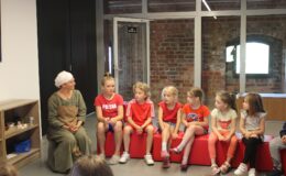 Potrawka z ogonów bobra i miseczki z gliny – pierwsza odsłona „Wakacji w Muzeum”