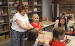 Potrawka z ogonów bobra i miseczki z gliny – pierwsza odsłona „Wakacji w Muzeum”
