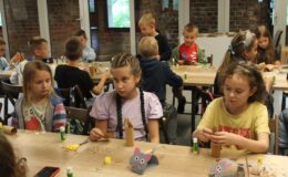 Potrawka z ogonów bobra i miseczki z gliny – pierwsza odsłona „Wakacji w Muzeum”