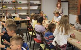Potrawka z ogonów bobra i miseczki z gliny – pierwsza odsłona „Wakacji w Muzeum”