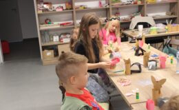 Potrawka z ogonów bobra i miseczki z gliny – pierwsza odsłona „Wakacji w Muzeum”
