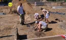 prace prowadzone przez archeologa i antropologów na terenie Spółdzielni Mleczarskiej Mlekovita