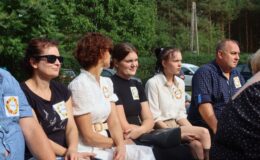 Wrześniowy upalny Piknik Literacki w Drzazgach