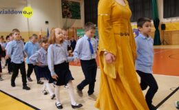 Pasowania na pierwszaka i Dzień Nauczyciela w SP nr 1