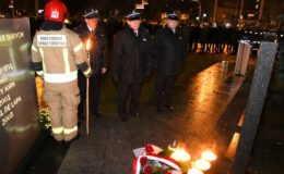 Osłonięto tablicę upamiętniającą tragicznie zmarłego na służbie druha
