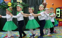 Pasowanie na przedszkolaka w Przedszkolu nr 5 w Działdowie – grupa Dinusie