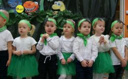 Pasowanie na przedszkolaka w Przedszkolu nr 5 w Działdowie – grupa Dinusie