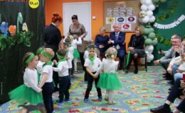 Pasowanie na przedszkolaka w Przedszkolu nr 5 w Działdowie – grupa Dinusie