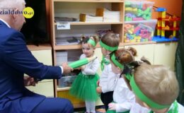 Pasowanie na przedszkolaka w Przedszkolu nr 5 w Działdowie – grupa Dinusie