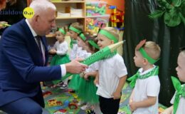 Pasowanie na przedszkolaka w Przedszkolu nr 5 w Działdowie – grupa Dinusie
