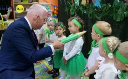 Pasowanie na przedszkolaka w Przedszkolu nr 5 w Działdowie – grupa Dinusie