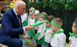 Pasowanie na przedszkolaka w Przedszkolu nr 5 w Działdowie – grupa Dinusie