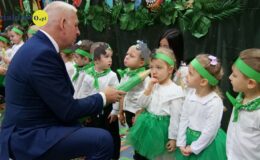 Pasowanie na przedszkolaka w Przedszkolu nr 5 w Działdowie – grupa Dinusie