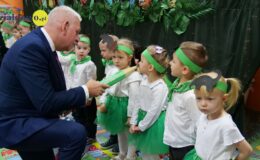 Pasowanie na przedszkolaka w Przedszkolu nr 5 w Działdowie – grupa Dinusie