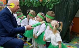 Pasowanie na przedszkolaka w Przedszkolu nr 5 w Działdowie – grupa Dinusie