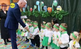 Pasowanie na przedszkolaka w Przedszkolu nr 5 w Działdowie – grupa Dinusie