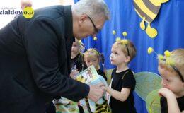 „Pszczółki” pasowane na przedszkolaka