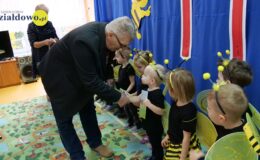 „Pszczółki” pasowane na przedszkolaka