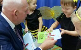 „Pszczółki” pasowane na przedszkolaka