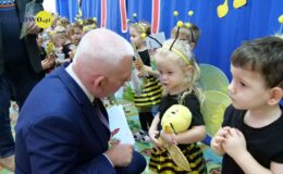„Pszczółki” pasowane na przedszkolaka