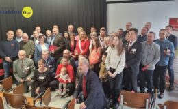pamiątkowa fotografia uczestników gali z okazji Dni Honorowych Dawców Krwi i Wolontariatu.
