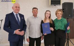 Stypendia burmistrza Działdowa Grzegorza Mrowińskiego wręczone