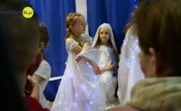 Świąteczne przedstawienie w wykonaniu „Smerfów” z Przedszkola nr 3