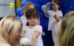 Świąteczne przedstawienie w wykonaniu „Smerfów” z Przedszkola nr 3