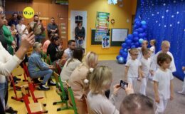 Świąteczne przedstawienie w wykonaniu „Smerfów” z Przedszkola nr 3