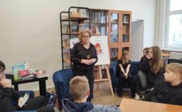 Poetka Renata Buczyńska odwiedziła młodzież z SP 4