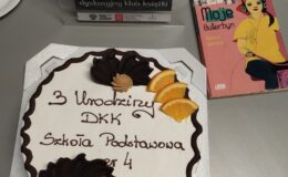 A na trzecie urodziny klubu książki był też tort