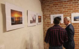 „Pejzaż z wodą w tle” wystawa fotograficzna Rajmunda Szczepańskiego w Muzeum Pogranicza