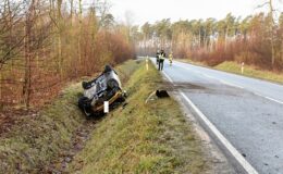 uszkodzony pojazd uczestniczący w zdarzeniu / fot. policja