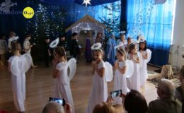 „Wiewióreczki” złożyły życzenia z okazji Dnia Babci i Dziaka