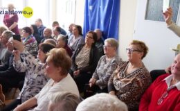 „Wiewióreczki” złożyły życzenia z okazji Dnia Babci i Dziaka