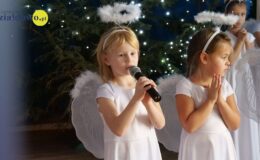 „Wiewióreczki” złożyły życzenia z okazji Dnia Babci i Dziaka