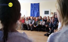 „Wiewióreczki” złożyły życzenia z okazji Dnia Babci i Dziaka