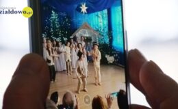 „Wiewióreczki” złożyły życzenia z okazji Dnia Babci i Dziaka
