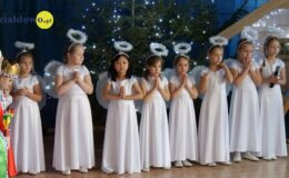 „Wiewióreczki” złożyły życzenia z okazji Dnia Babci i Dziaka